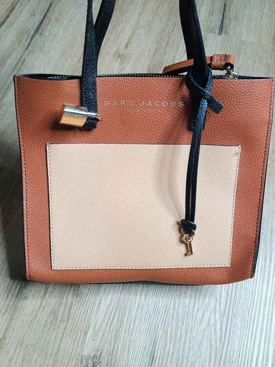 Marc Jacobs Handbags - Marc Jacobs Two-Tone Brown & Cream Leather Tote